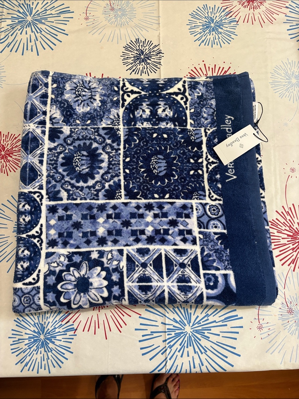 Vera Bradley Navy and White ISLAND TILE BLUE print beach towel NWT